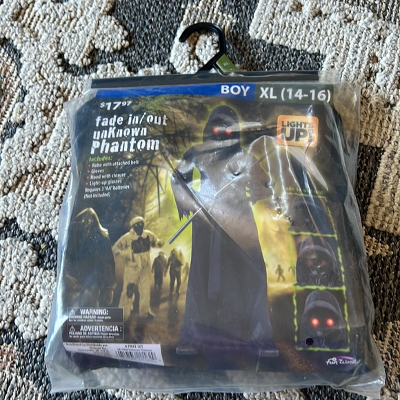 Fun World Halloween Costume Unknown Phantom fade in and out~lights up! Boy XL 14 - Picture 8 of 8